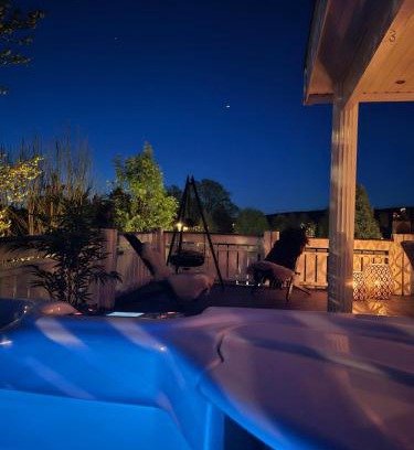 Stre Maison | Sommerferie egen båt ,jacuzzi, bålpanne og grill,ukesleie i juli