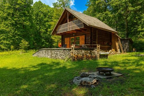 Hrib pri Hinjah Chalet De Ski | Somova gora chalet in the woods