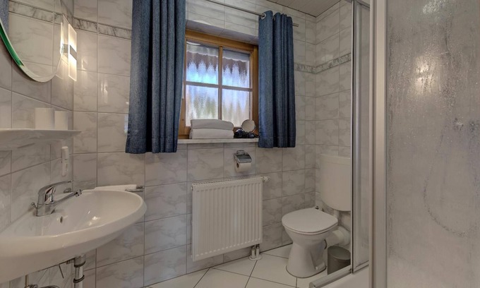 Barnzell Appartement | Appartement ensoleillé, décoré avec goût dans un style campagnard bavarois