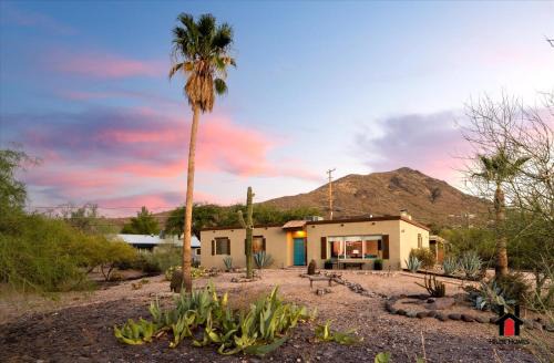 Cave Creek Maison | Sonoran Desert Getaway with Cowboy Tub