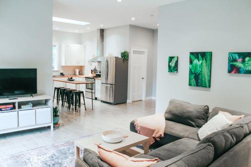 Otter Point Villa | Sooke Getaway - Relax & Recharge in Nature, Private 7min to Sooke
