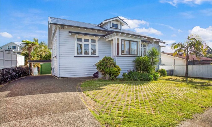 Mount Eden Maison | Soothe Serenity Mt Eden Villa with Parking