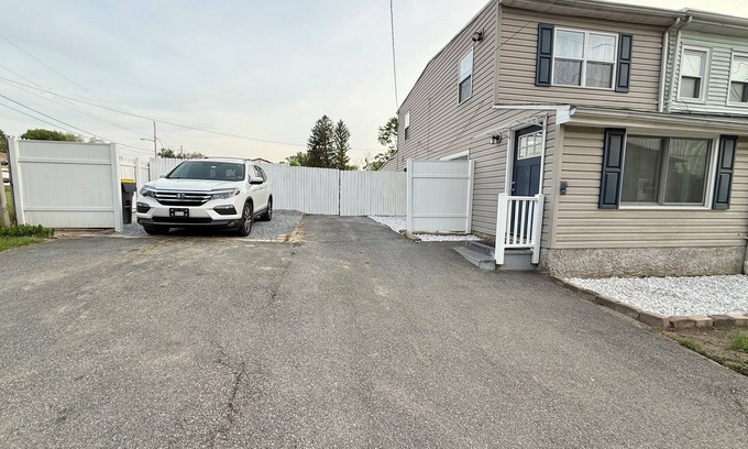 Wilmington Maison | Soothing 3-bedroom 1 bath house with A/C in Wilmington.