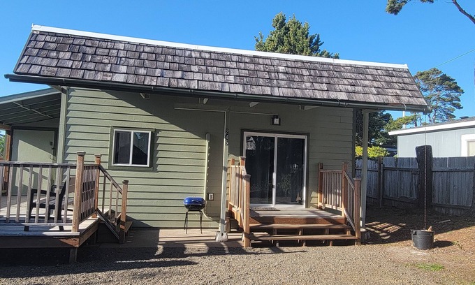 Gleneden Beach Maison | Soothing beach house with WiFi in Lincoln Beach