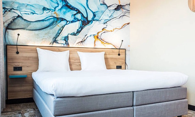 Scheveningen Badplaats Hôtel | Soothing Group getaway in Scheveningen Beach | Explore local hotspots & dining