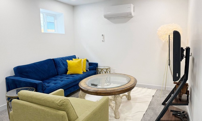 Mount Baker Copropriété | Soothing Renovated 2-bedroom condo with AC & Laundry in vibrant Seattle Mt Baker