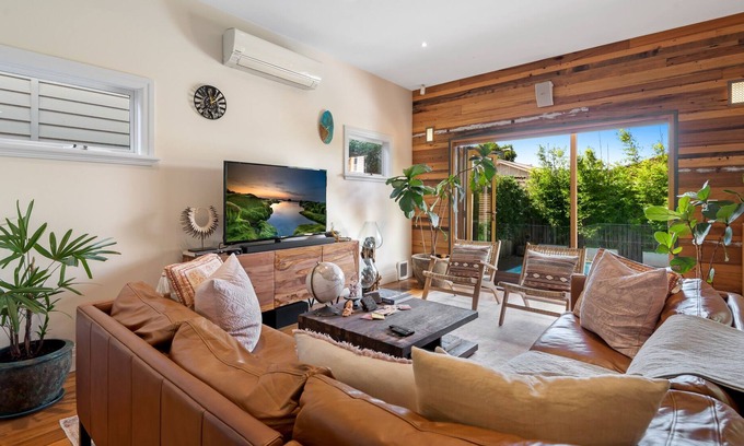Kingsville Maison | Sophisticated 2-Bed House with a Pool