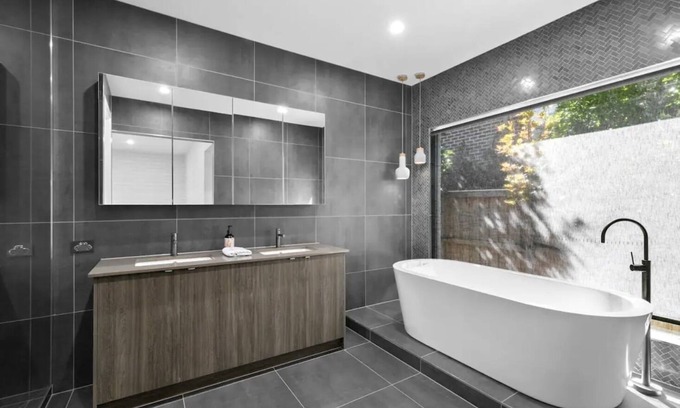 Mount Duneed Maison | Sophisticated Abode Luxurious and contemporary home just 10 mins to the beach