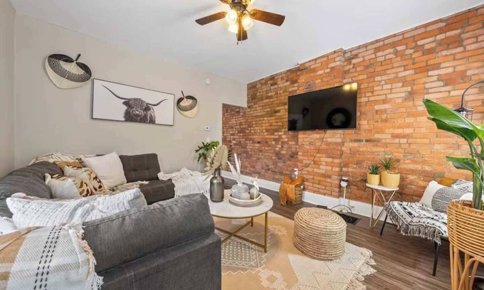 Downtown Columbus Maison | Sophisticated Boho Condo Walkable Columbus