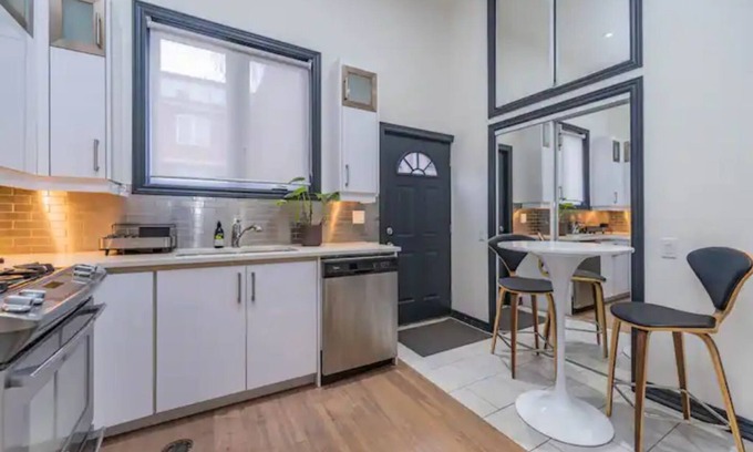 Midtown Toronto Maison | Sophisticated Coach House in the Annex