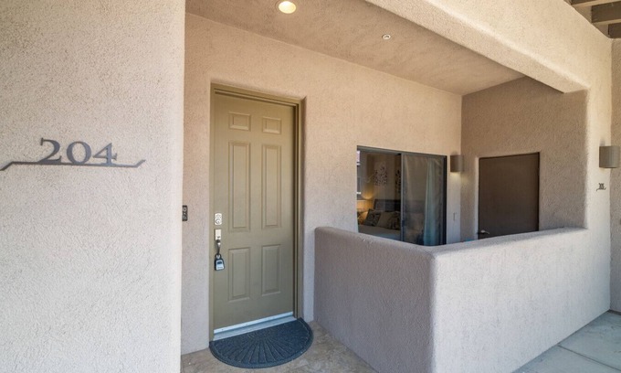 River Walk Copropriété | Sophisticated Elegance Spacious Condo