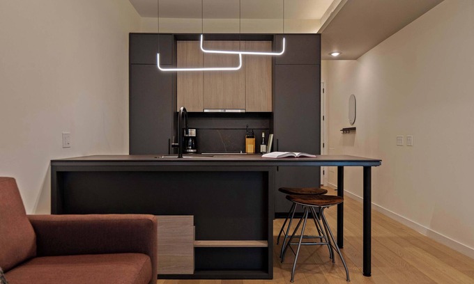 Logan Square Appartement | Sosuite | 1BR Apt w Roof Deck, Gym, Laundry