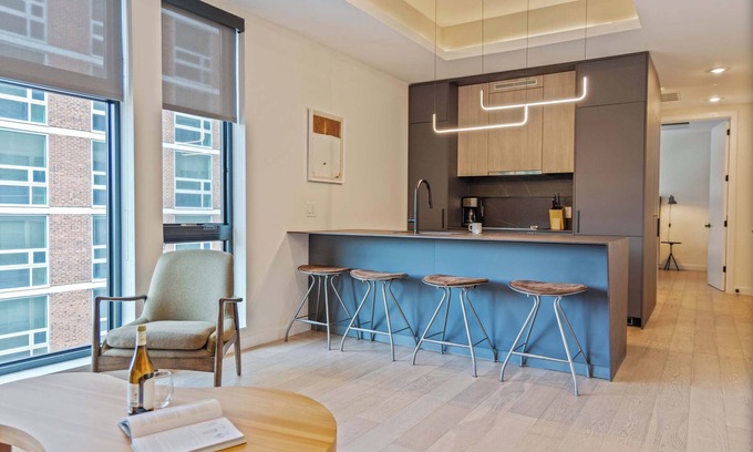 Logan Square Appartement | Sosuite | 1BR Apt w Roof Deck, Gym, Laundry