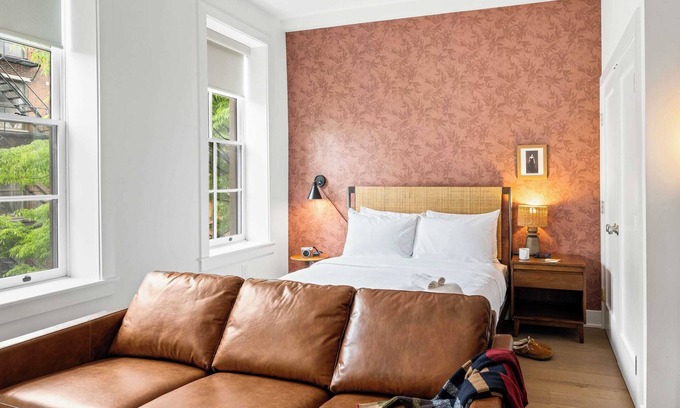 Old City Appartement | Sosuite | 2Bed Apt w Den, Laundry, Desk