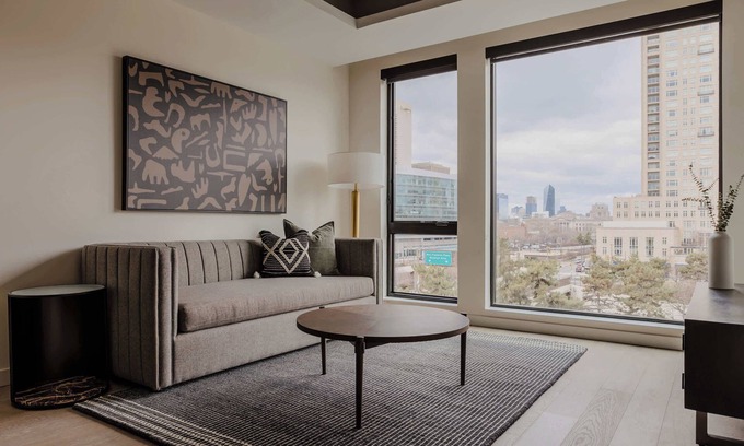 Logan Square Appartement | Sosuite | Corner 1BR Apt w Roof Deck, Gym, Laundry