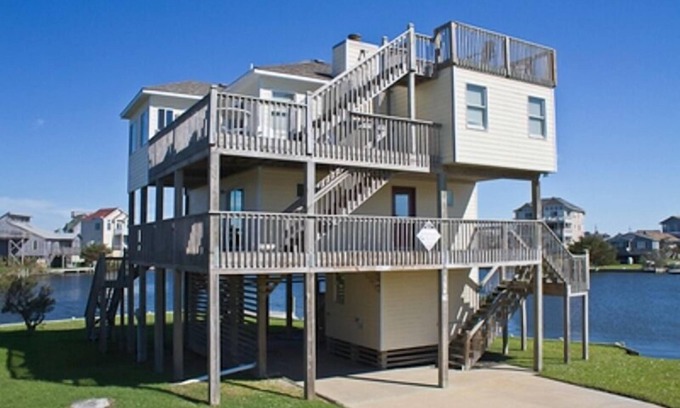 Avon Maison | Soundside Waterfront w / Koru Beach Club Pool, Avon Fishing Pier, Kayaks