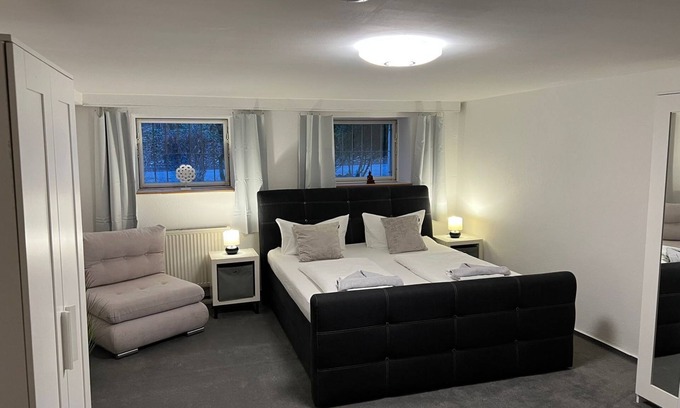 Gehlsdorf Appartement | Souterrain Apartment - Erdgeschoss - Einfaches Souterrain Monteur-apartment mit Sauna + Garten
