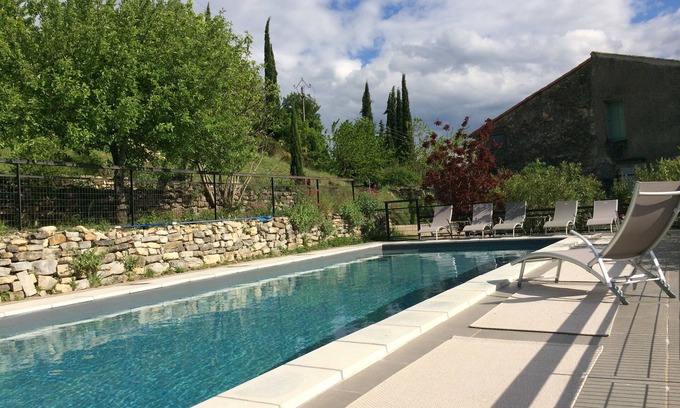 Balazuc Cottage | Sud Ardeche , Balazuc site classé, gîte de charme La Maison des Vignes piscine
