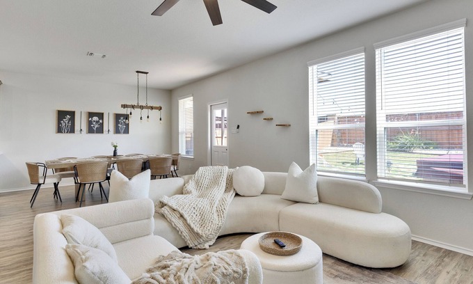 Buda Maison | South Austin Luxe Boho House 4BR 2.5BA With SPA, Pool & EV Charger