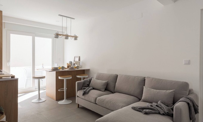 Seixal Appartement | South Bank 2BR with Coal-Fired Hot Tub and BBQ
