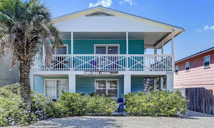 Fernandina Beach Copropriété | South Beach Cabana Down | Patio | Pool | Across Street from Beach