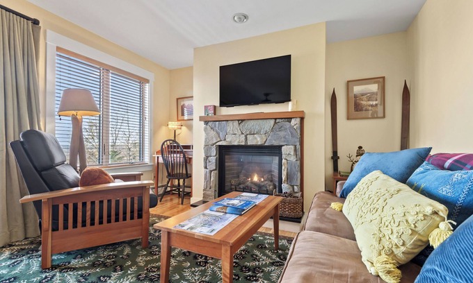 Rangeley Copropriété | South Branch Condo 11-1 - Cute and cozy ski in/ski out condo at Saddleback
