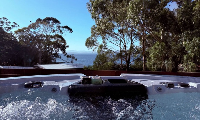 Lunawanna Maison | South Bruny Island Retreat with Spa and Sauna
