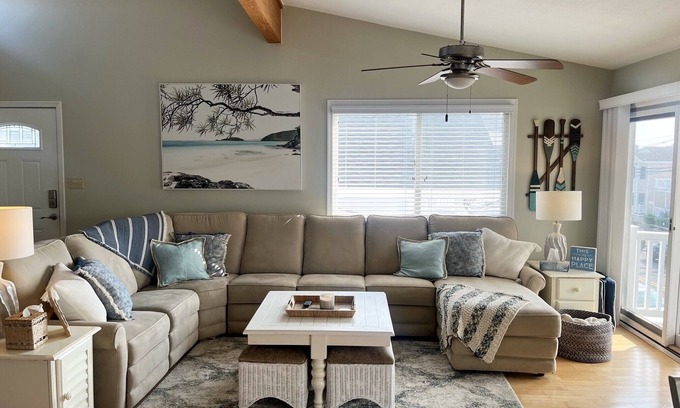 South End Copropriété | South End Beauty! Close to beach! Roof deck with water & sunset views!!