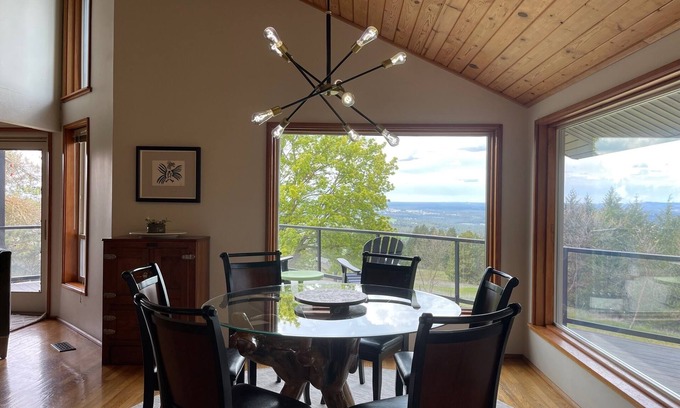 Mica Maison | South Hill Spacious View Home on Acreage