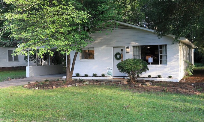 Conway Maison | SOUTH HOUSE is convenient, comfortable and close to UCA.