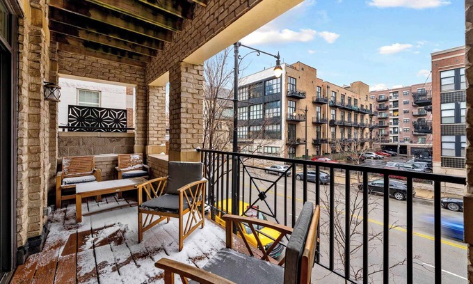Near South Side Appartement | South Loop Three Bedroom Two Bath Home