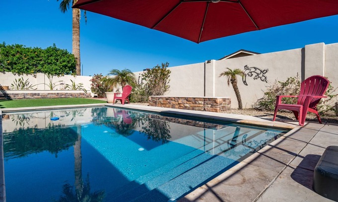 Desert Foothills Estates Maison | South Mountain Retreat - Free Heated Pool, Tesla outlet, RV Parking