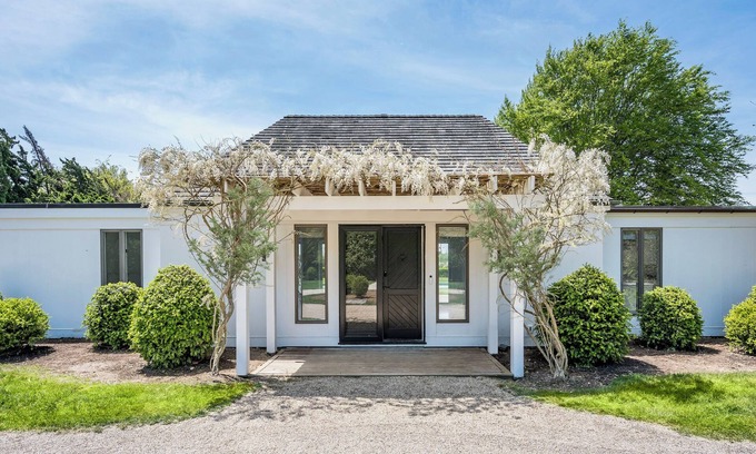 Sagaponack Maison | South of highway: NEW & ultra modern, with stunning 40 acre reserve VIEWS