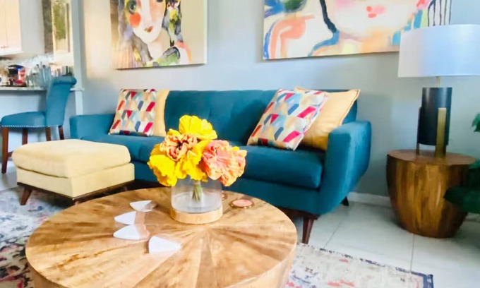 Courier City - Oscawana Maison | The South Tampa Soho Experience Walk to Everything
