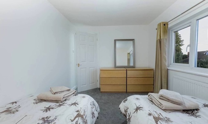 Westcliff-on-Sea Maison | Southend Retreat KING SUITE luxury stay with parking