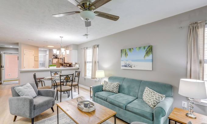 Carolina Forest Copropriété | 'Southern Charm' Condo w/ Pool ~ 4 Mi to Broadway!