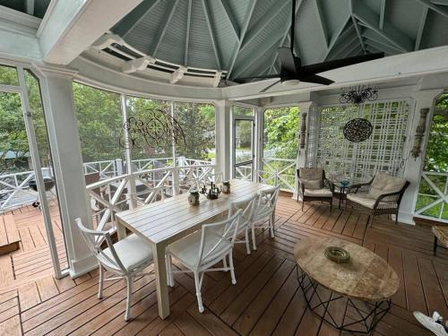 East Midtown Villa | Southern Elegance in Heart of Memphis