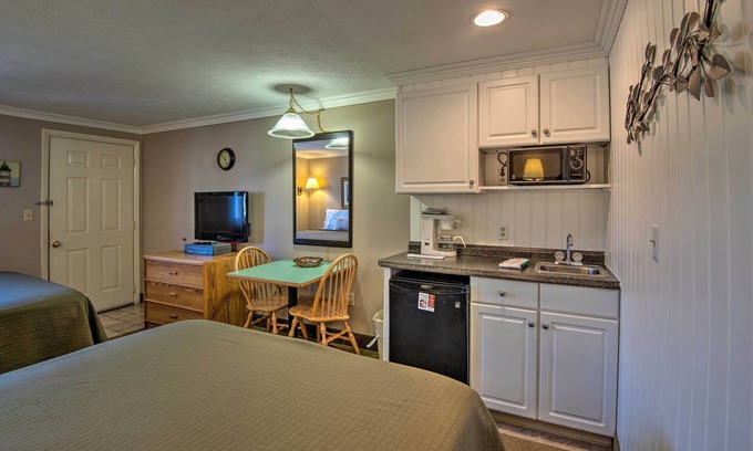 Ogunquit - Wells Appartement | Southern Maine Retreat < 2 Mi to Wells Beach!