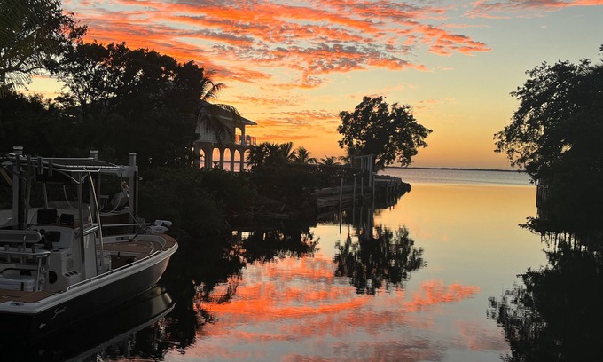 Cutthroat Harbor Estates Maison | SOUTHERN SUNSET - As seen on House Hunters-S228 E6 - Family Time in the FL Keys