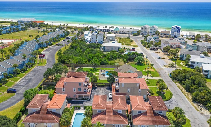 Sunnyside Copropriété | Southfields Retreat | 4BR Getaway Near Laguna Beach, Carillon & Pier Park