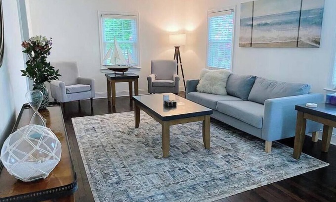 Southport Maison | Southport Shoreline Charm: Elegant Coastal Escape