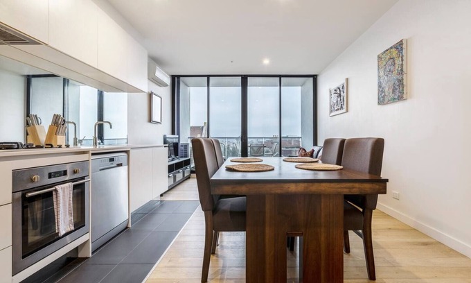 St Kilda Appartement | Southside Savvy Easily Explore St Kilda and Windsor