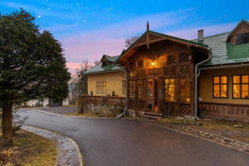 Svaty Anton Maison | Soví Dom - Owl House