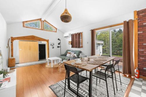 Chateau-Richer Chalet De Ski | Spa and River - Le Petit Cocon