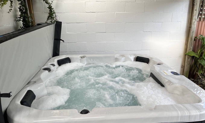 Petone Maison | Spa by the Sea -ideal for Family Holidays, Business Travel, or Away With Friends