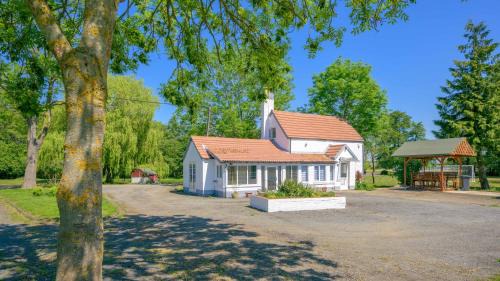 Stamford Maison | SPA Cottage With Mineral Water