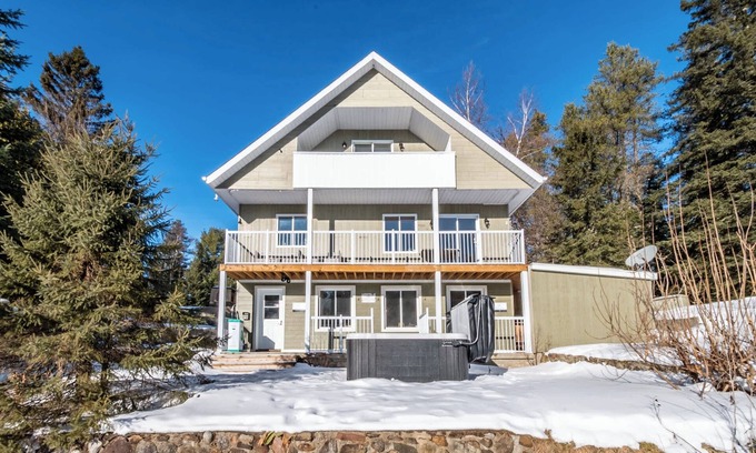Mauricie Chalet De Ski | Spa & Game room - Chalet du Loup