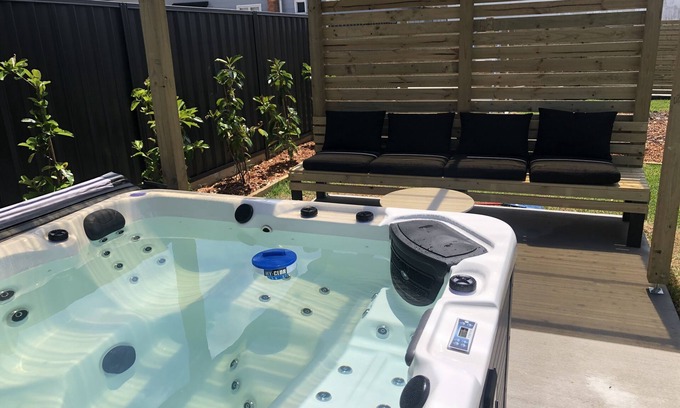 Cessnock Maison | Spa in the valley