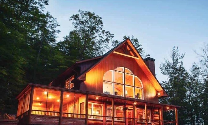 Les Pays-d'en-Haut Regional County Municipality Chalet De Ski | Chalet Montagnard des Pays-d'en-Haut