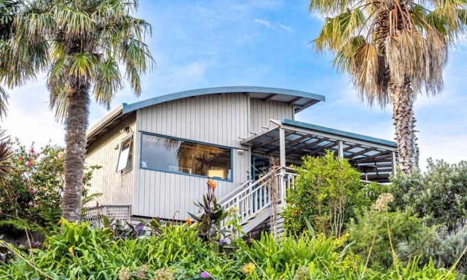 Oneroa Maison | Spa Pool and Home in the heart of the Island